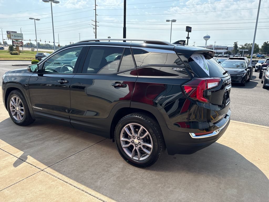 Used 2023 GMC Terrain SLT w/ Tech Package FWD image 3
