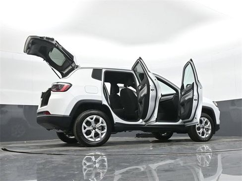 Used 2025 Jeep Compass Sport image 50