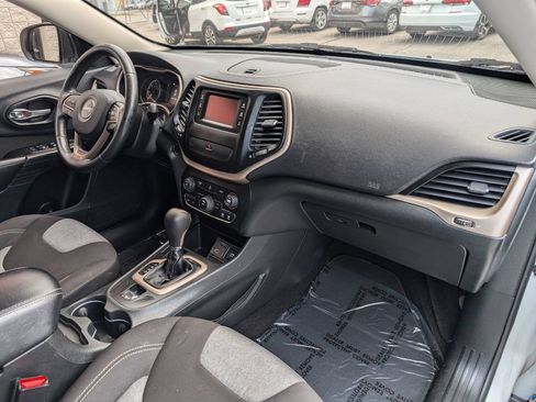 Used 2014 Jeep Cherokee Latitude FWD image 13
