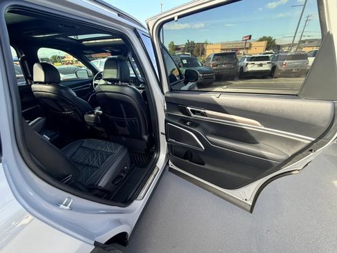 Used 2025 Kia Telluride SX X-Line AWD/4WD image 25