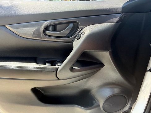 Used 2020 Nissan Rogue S AWD/4WD image 29