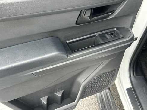 Certified 2024 Toyota Tacoma SR5 AWD/4WD image 34