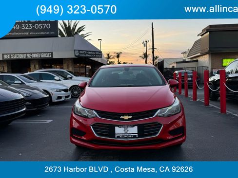 Used 2017 Chevrolet Cruze LT w/ Convenience Package image 2