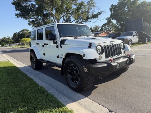 Used 2014 Jeep Wrangler Unlimited Sahara w/ Max Tow Package AWD/4WD image 2