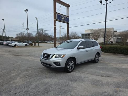 Used 2018 Nissan Pathfinder SL image 1