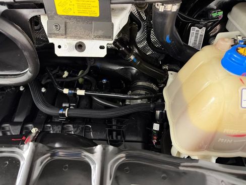 Used 2025 RAM ProMaster 2500 w/ U-Haul Equipment Group FWD image 30