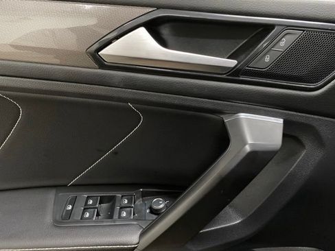 Used 2023 Volkswagen Tiguan SE w/ Panoramic Sunroof Package FWD image 37
