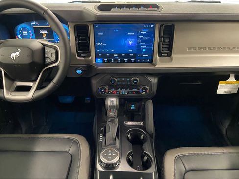 New 2025 Ford Bronco Outer Banks w/ Sasquatch Package image 18