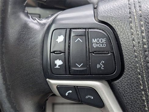 Used 2017 Toyota Highlander FWD V6 image 27