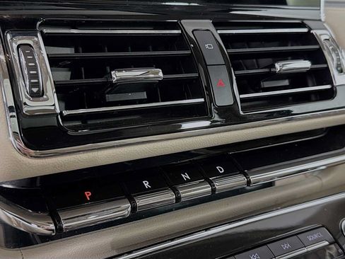 Used 2021 Lincoln Navigator Reserve w/ Luxury Package AWD/4WD image 18