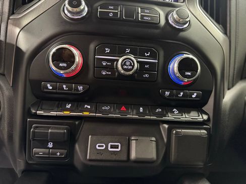 Used 2020 GMC Sierra 2500 Denali w/ Denali Ultimate Package AWD/4WD image 19
