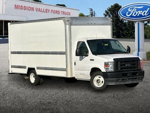 Used 2022 Ford E-350 and Econoline 350 Super Duty RWD image 2