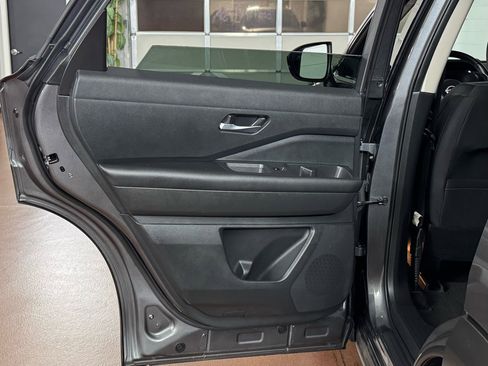 Used 2022 Nissan Pathfinder SV image 33