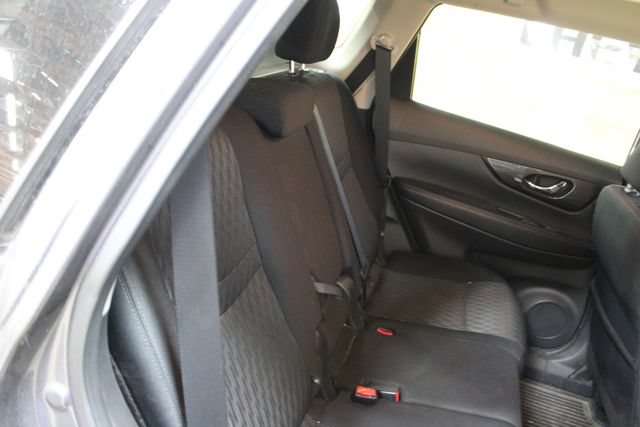Used 2018 Nissan Rogue SV AWD/4WD image 9