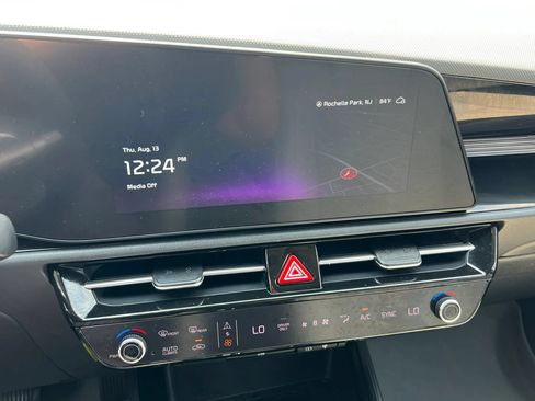 Used 2025 Kia Niro EX FWD image 16