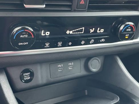 Used 2025 Nissan Rogue SV AWD/4WD image 19