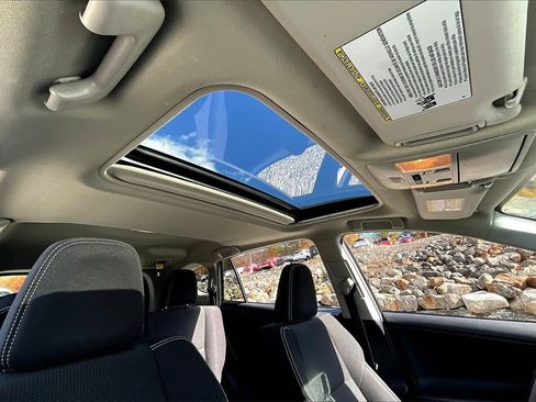 Used 2018 Toyota RAV4 XLE image 19