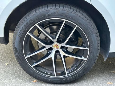 Used 2025 Porsche Macan image 9
