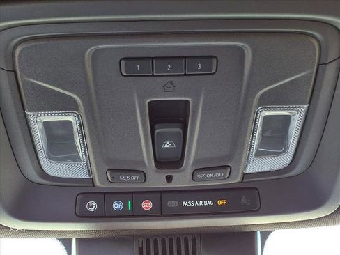 New 2026 GMC Sierra 1500 SLT image 17