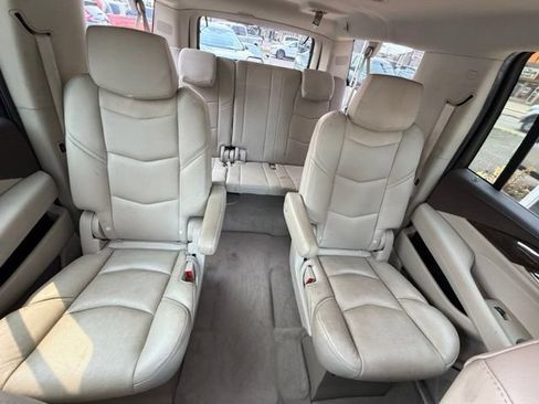 Used 2017 Cadillac Escalade ESV Luxury AWD/4WD image 17