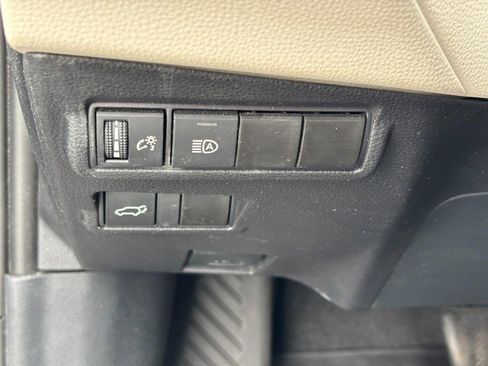 Used 2024 Toyota Corolla Cross XLE image 16