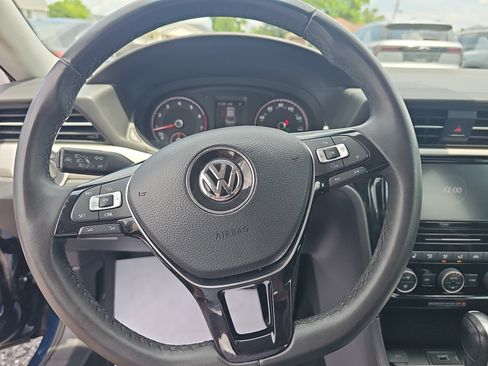 Used 2021 Volkswagen Passat 2.0T SE FWD image 19