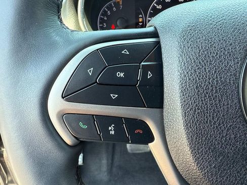 Used 2018 Jeep Grand Cherokee Limited image 29