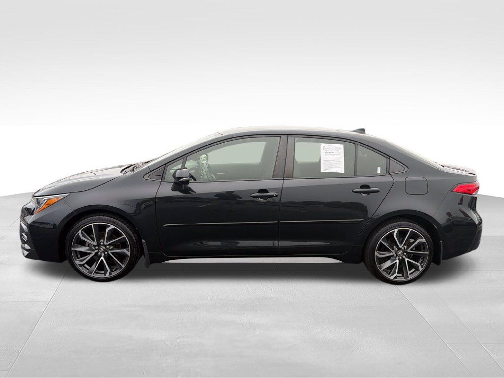 Used 2022 Toyota Corolla SE FWD image 2