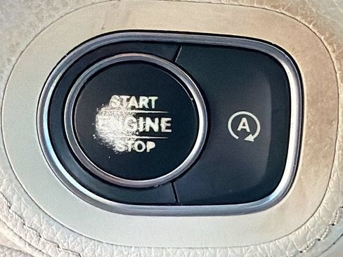 Used 2020 Mercedes-Benz GLE 350 4MATIC w/ AMG Line Exterior image 35