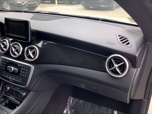 Used 2014 Mercedes-Benz CLA 250 image 19