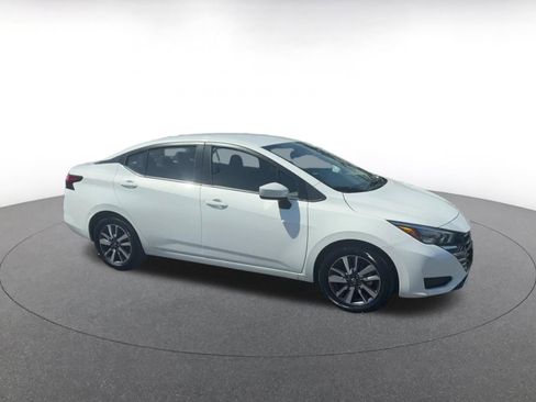 Used 2025 Nissan Versa SV image 2