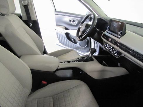 Certified 2025 Honda HR-V LX image 22