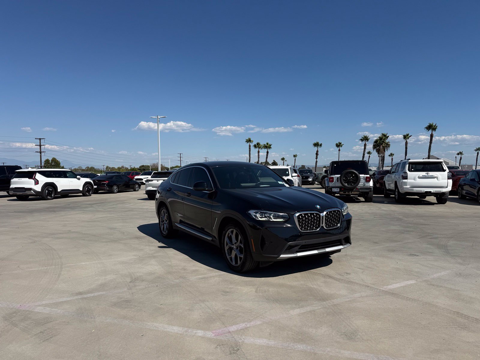 Used 2022 BMW X4 xDrive30i AWD/4WD image 4