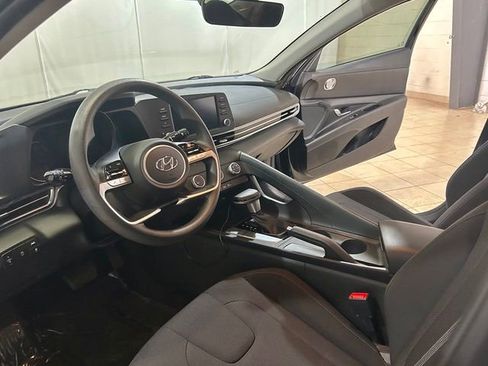 Used 2023 Hyundai Elantra SE FWD image 10