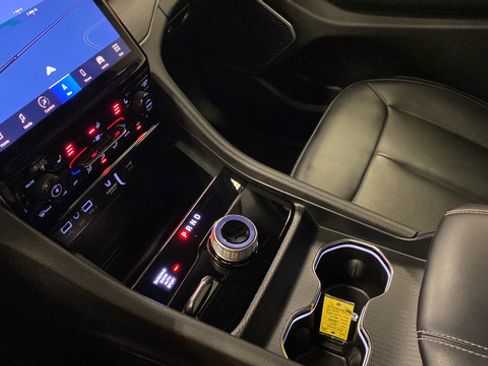 Used 2023 Jeep Grand Cherokee Limited AWD/4WD image 20
