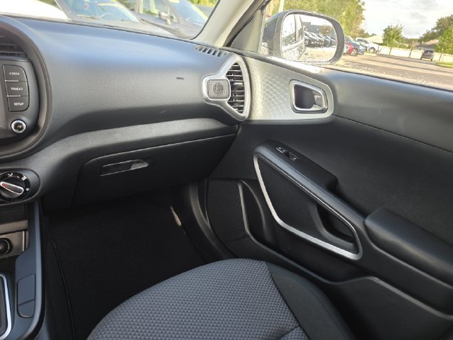 Certified 2025 Kia Soul LX FWD image 9