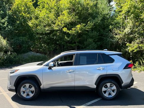 Used 2025 Toyota RAV4 XLE AWD/4WD image 2