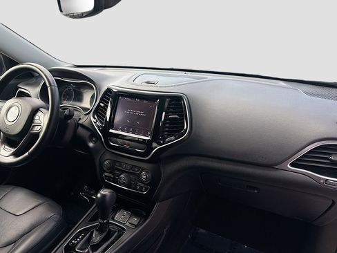 Used 2019 Jeep Cherokee Limited FWD image 32