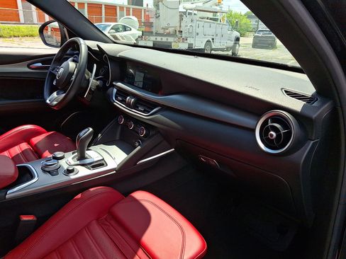 Used 2023 Alfa Romeo Stelvio Veloce AWD/4WD image 11