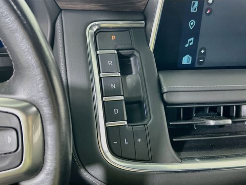 Used 2022 Chevrolet Tahoe LT AWD/4WD image 17