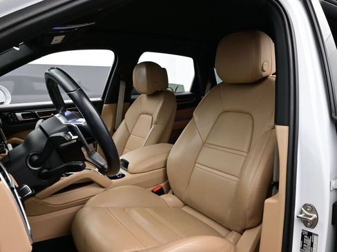 Certified 2023 Porsche Cayenne Platinum Edition AWD/4WD image 5