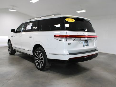 Used 2024 Lincoln Navigator L Reserve AWD/4WD image 7