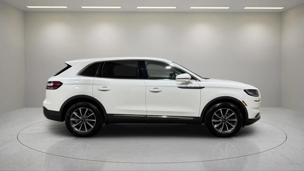 Certified 2022 Lincoln Nautilus FWD image 2