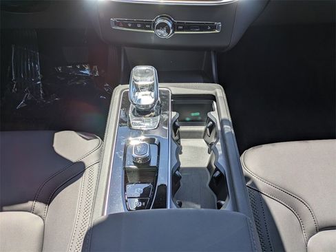 New 2026 Volvo XC90 B6 Plus w/ Protection Package Premier image 18