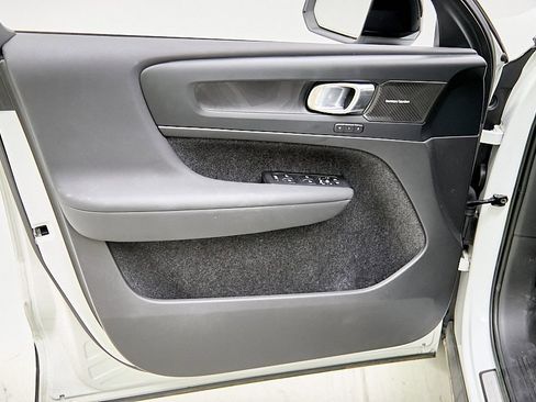 Certified 2023 Volvo XC40 Recharge Ultimate w/ Protection Package Premier image 10