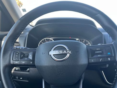 Used 2025 Nissan Rogue SV FWD image 30