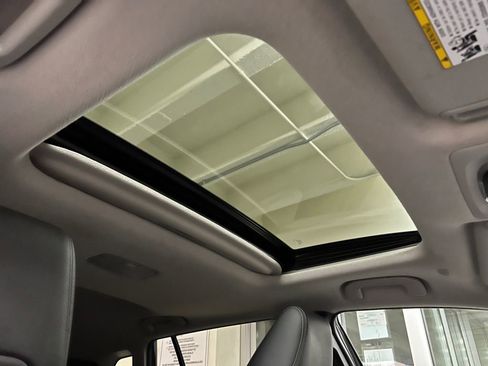 Certified 2022 Toyota Corolla Cross XLE image 24