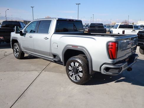 Used 2025 GMC Sierra 3500 Denali w/ Denali Reserve Package image 4
