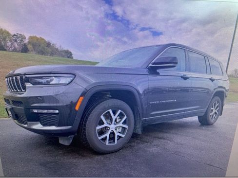 Used 2023 Jeep Grand Cherokee L Limited image 2