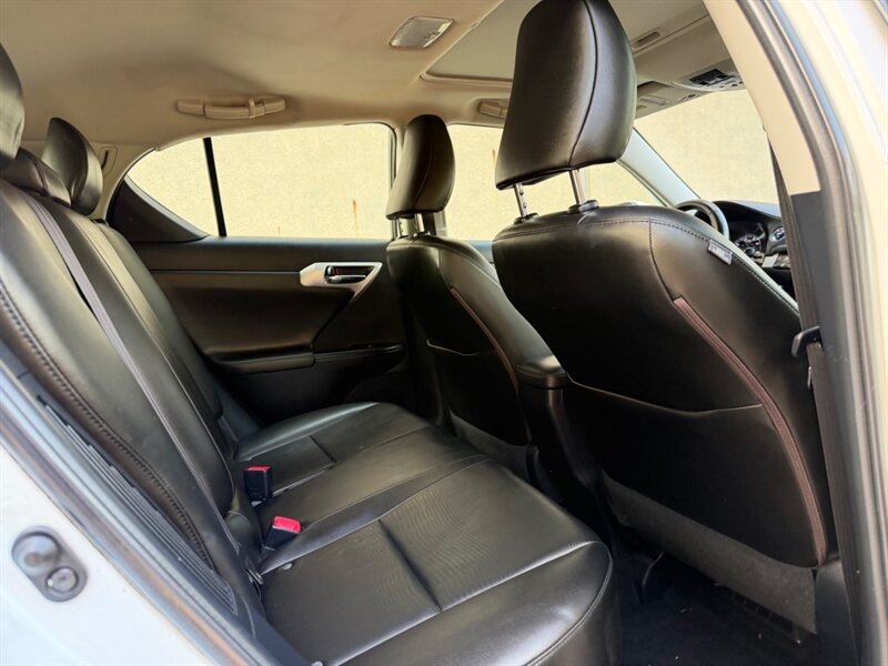 Used 2011 Lexus CT 200h Premium w/ Premium Audio Pkg FWD image 13